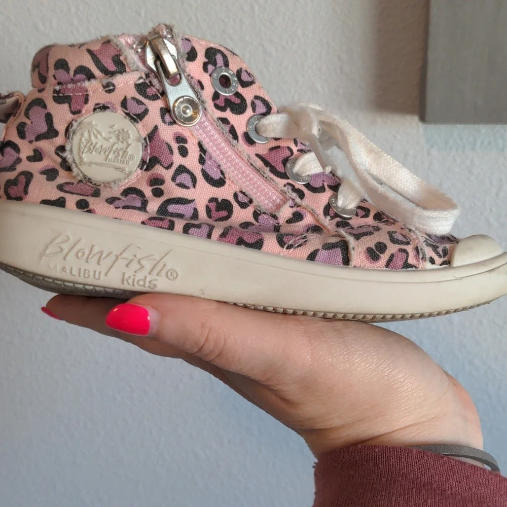 Blowfish Malibu Kids | Pink & Black Leopard Hearts Hi-Top Sneaker Size 9 - Picture 3 of 7